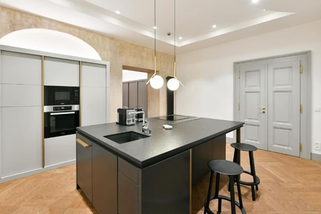 شقة Luxury Old Town Apt, Parking براغ المظهر الخارجي الصورة