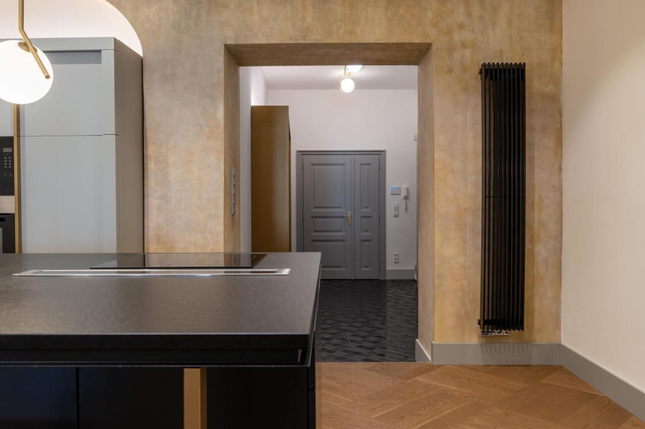 شقة Luxury Old Town Apt, Parking براغ المظهر الخارجي الصورة